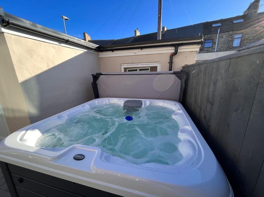 Villa Amazing Sea Views And Hot Tub Amble Exterior foto